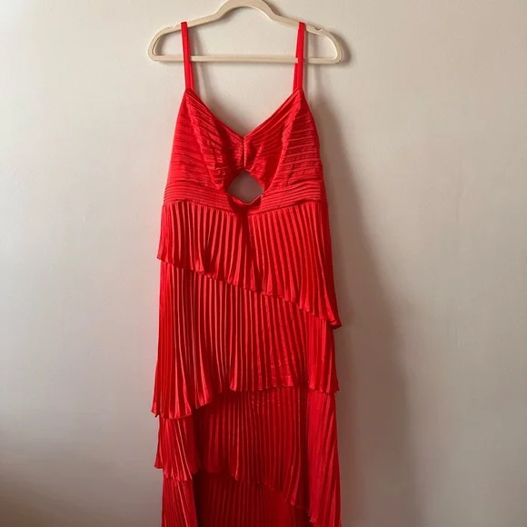 Abercrombie Red Pleated Dress with cutout - Picture 4 of 8